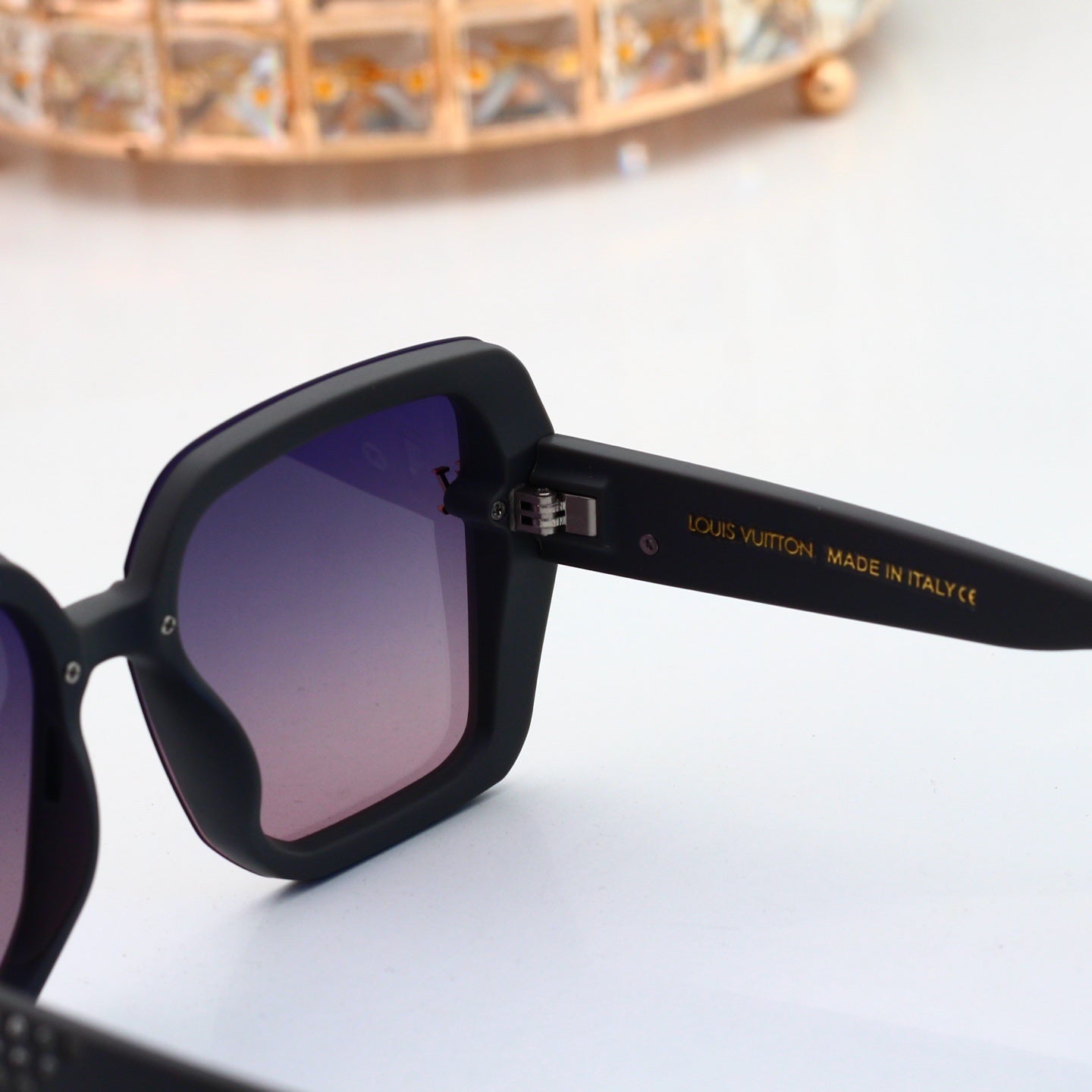 Louis vuitton Sunglasses with Diamond-Embedded Temples 0903 Butterfly